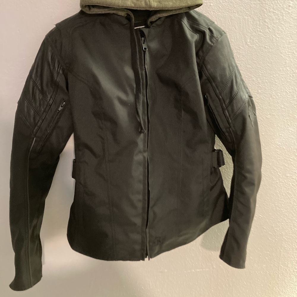 Motorcycle riding jacket size small all padding is good inside jacket